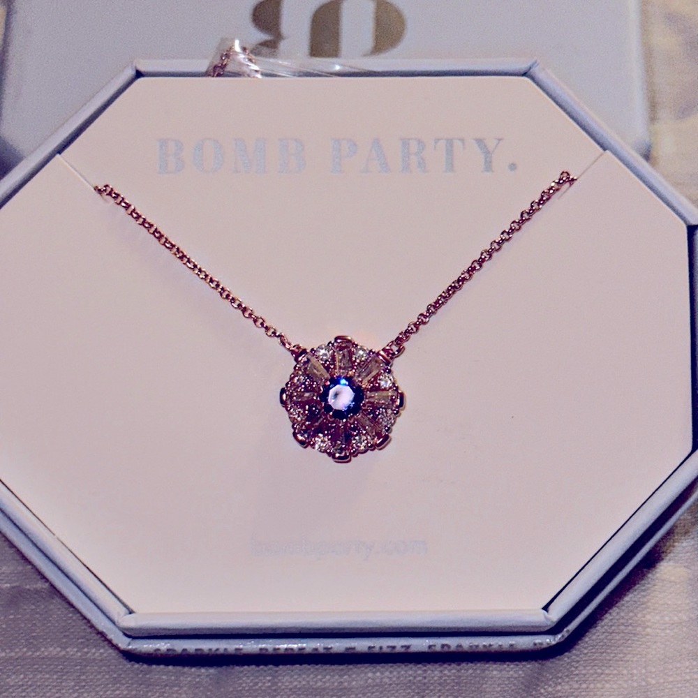 Blue rainbow topaz necklace, brand new